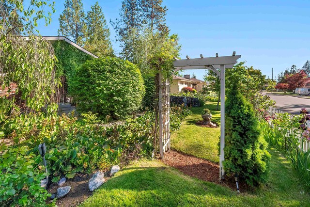 2825 W Woodside Ave, Spokane, WA 99208 - view of green lawn