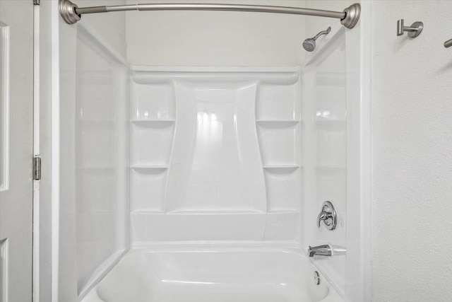 917 E Indiana Ave, Spokane, WA 99207 - full bath featuring washtub / shower combination