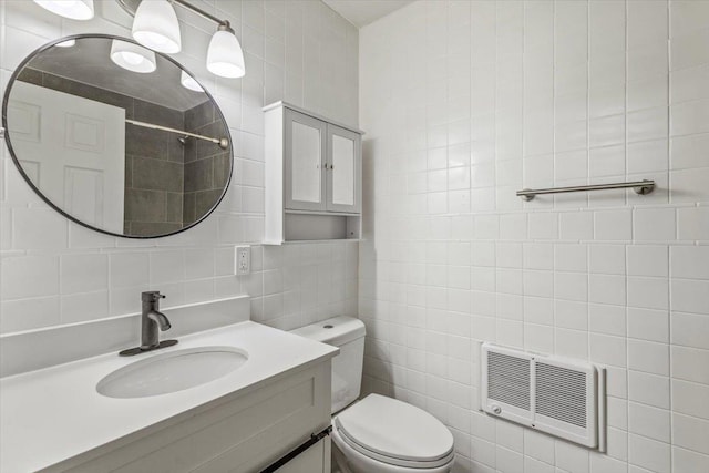 917 E Indiana Ave, Spokane, WA 99207 - full bath featuring tile walls, toilet, vanity, a shower, and heating unit