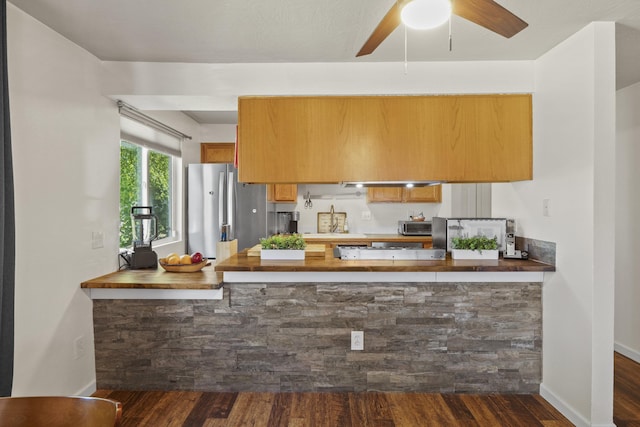 112 E Weile Ave Unit # 1, Spokane, WA 99208 - kitchen featuring freestanding refrigerator, a peninsula, dark wood finished floors, ceiling fan, and baseboards