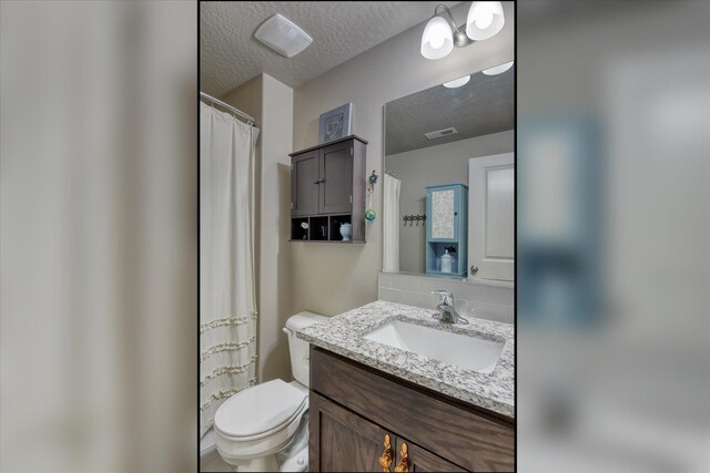 8202 W Quaking Rd, Spokane, WA 99224 - full bath with a textured ceiling, toilet, vanity, and a shower with curtain