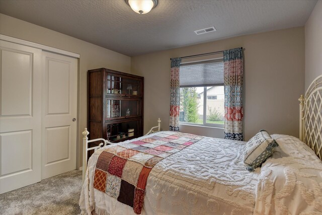 8202 W Quaking Rd, Spokane, WA 99224 - carpeted bedroom featuring a closet and a textured ceiling