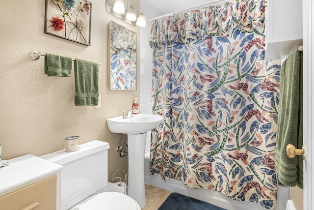 202 W Columbia Ave, Spokane, WA 99205 - full bathroom featuring shower / bathtub combination with curtain, toilet, and a textured wall