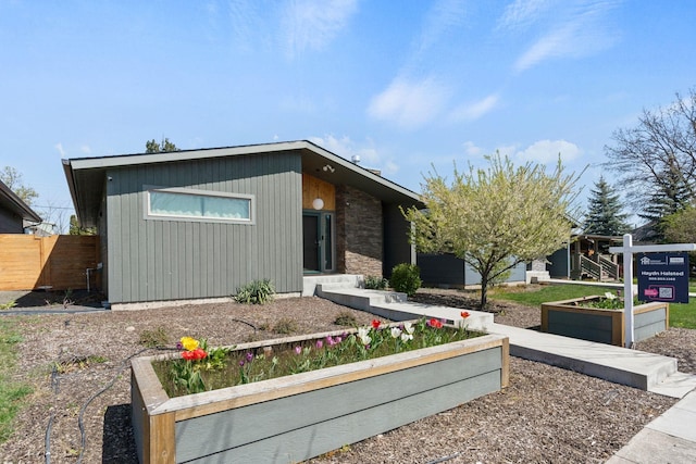 2518 W Bridge Ave, Spokane, WA 99201 - view of front of home featuring a vegetable garden