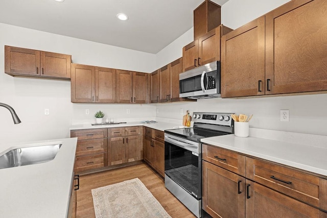 202 S Union Road Building B, Unit 102, Spokane, WA 99206 - kitchen with stainless steel appliances, a sink, light wood-style flooring, light countertops, and recessed lighting