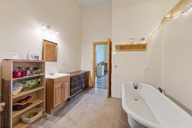 2559F United Copper Mine Rd, Chewelah, WA 99109 - full bathroom featuring a freestanding bath, vanity, and finished concrete flooring