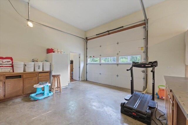 2559F United Copper Mine Rd, Chewelah, WA 99109 - garage with freestanding refrigerator