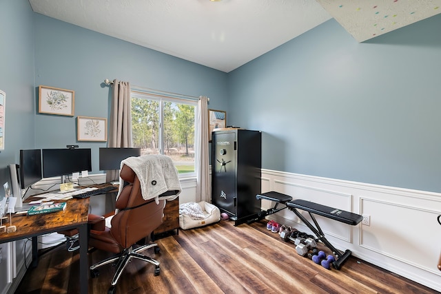 39810 N Hardesty Ln, Elk, WA 99009 - office area with wainscoting and wood finished floors