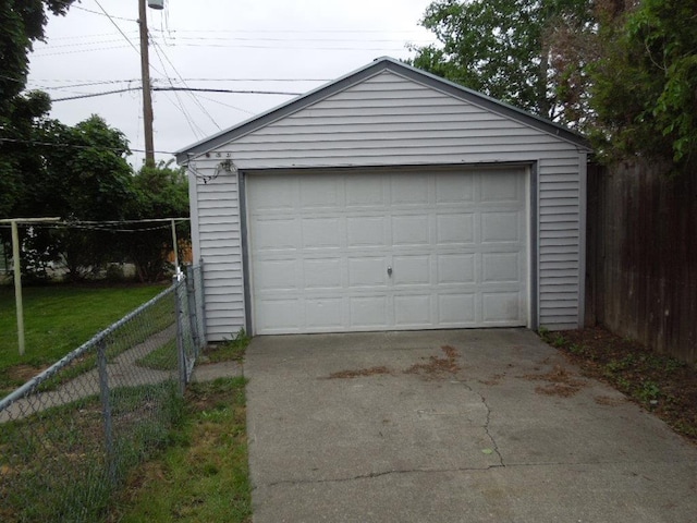 40 E Heroy Ave, Spokane, WA 99207 - detached garage with concrete driveway