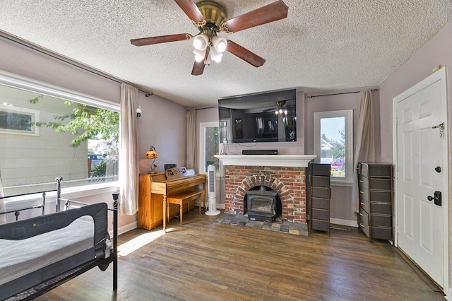 2321 W Boone Ave, Spokane, WA 99201 - living area featuring wood finished floors, a textured ceiling, a ceiling fan, and baseboards