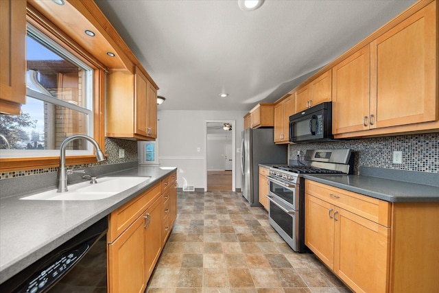 2828 S Arthur St, Spokane, WA 99203 - kitchen featuring black appliances, a sink, tasteful backsplash, recessed lighting, and baseboards