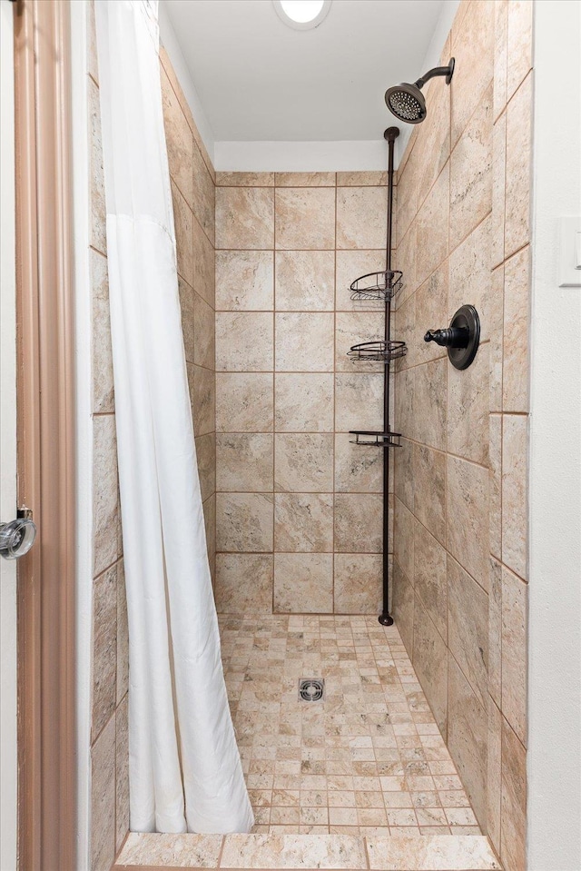 2828 S Arthur St, Spokane, WA 99203 - bathroom featuring tiled shower