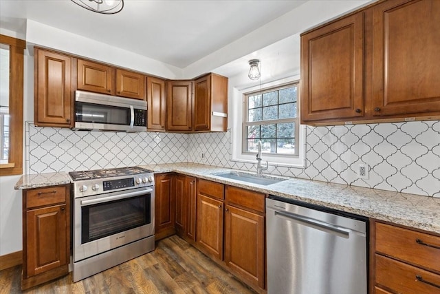10503 E Valleyway Ave, Spokane Valley, WA 99206 - kitchen featuring appliances with stainless steel finishes, a sink, dark wood-type flooring, and brown cabinetry