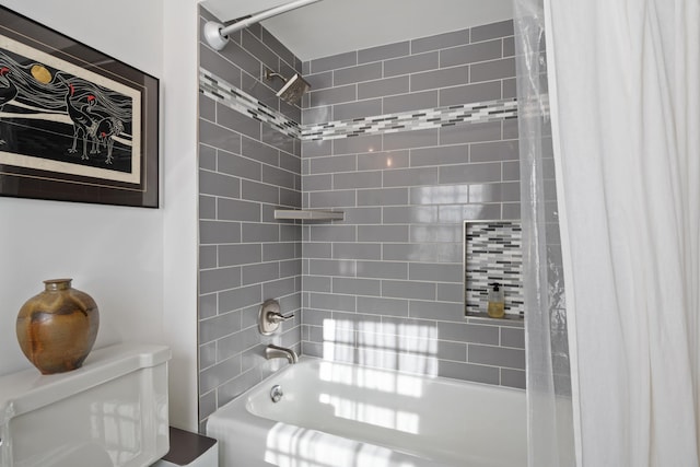 704 E 20th Ave, Spokane, WA 99203 - full bath featuring shower / tub combo with curtain and toilet