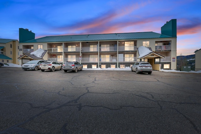 28600 N Mt Spokane Park Dr Unit 603, Mead, WA 99021 - view of property featuring uncovered parking
