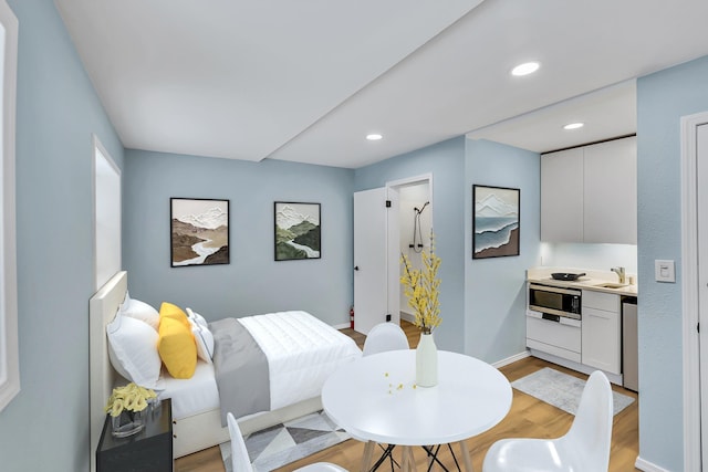 28600 N Mt Spokane Park Dr Unit 603, Mead, WA 99021 - bedroom with light wood-style flooring, a sink, recessed lighting, and baseboards