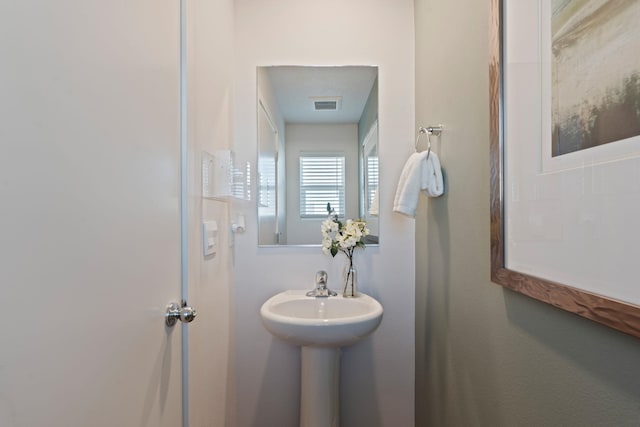 713 E L St, Deer Park, WA 99006 - view of bathroom