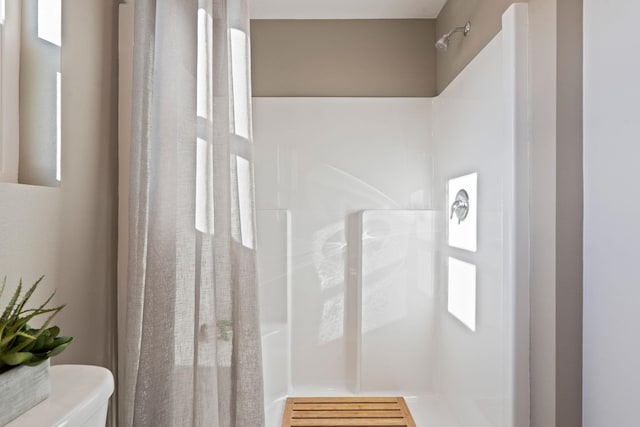 713 E L St, Deer Park, WA 99006 - full bath featuring a shower with shower curtain and toilet