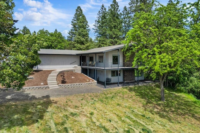 6913 S Ben Burr Rd, Spokane, WA 99223 - view of front of property with a front lawn and a patio area