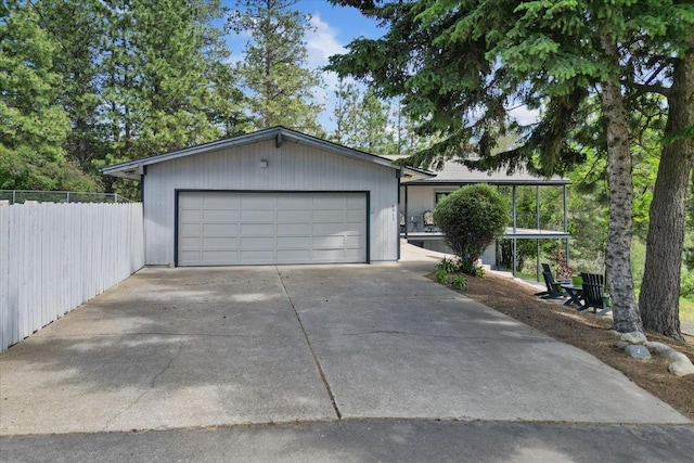 6913 S Ben Burr Rd, Spokane, WA 99223 - view of front of house featuring concrete driveway