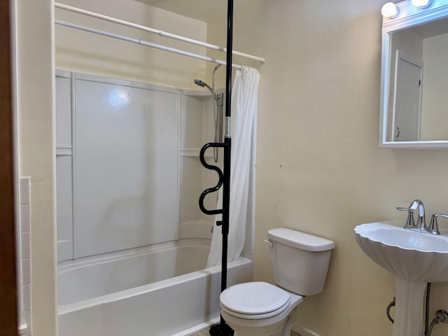 216 NW Cole Ave, Wilbur, WA 99185 - full bath featuring shower / bathtub combination with curtain and toilet
