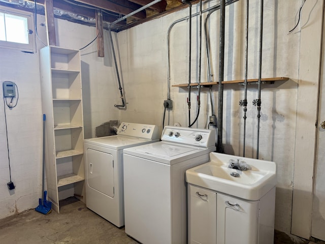 216 NW Cole Ave, Wilbur, WA 99185 - laundry area featuring washing machine and dryer