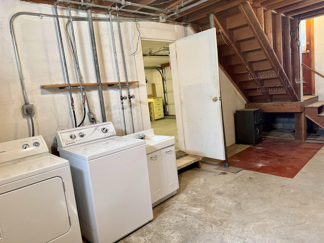 216 NW Cole Ave, Wilbur, WA 99185 - laundry area featuring washing machine and clothes dryer