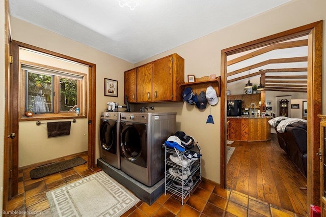 4012 S Terra Verde Dr, Veradale, WA 99037 - laundry area featuring washer and clothes dryer, cabinet space, and baseboards