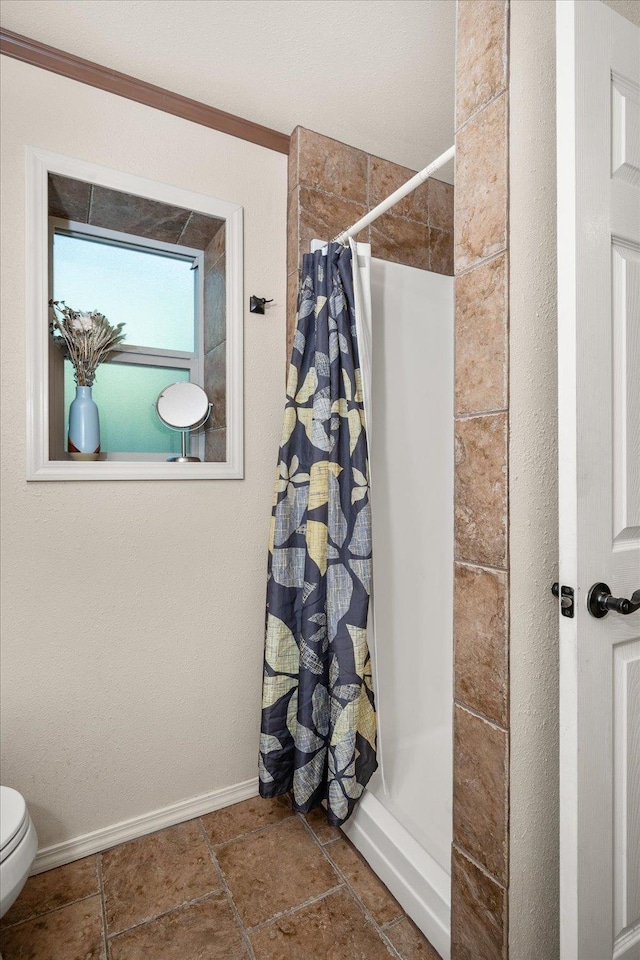 1411 W Spring Ln, Spokane, WA 99218 - full bathroom with toilet and a shower with shower curtain