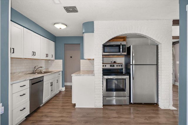 519 N Bannen Rd, Spokane Valley, WA 99216 - kitchen with appliances with stainless steel finishes, a sink, white cabinetry, and tasteful backsplash