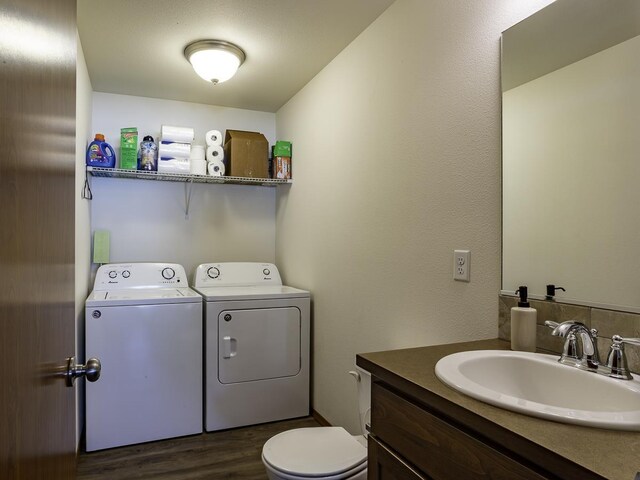 9705 E 4th Ave Unit 9707, Spokane Valley, WA 99206 - laundry area featuring independent washer and dryer and dark wood-type flooring