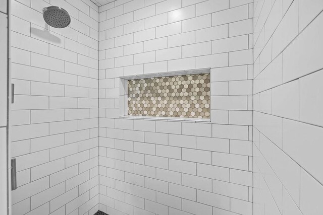 4318 S Magnolia St, Spokane, WA 99203 - bathroom with tiled shower