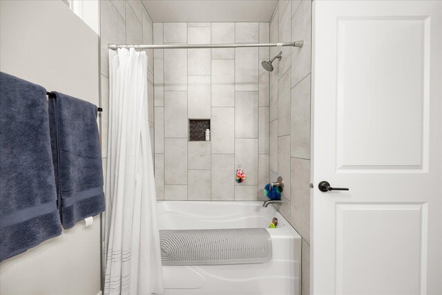 1616 S Morningside Heights Dr, Greenacres, WA 99016 - bathroom featuring shower / bath combo with shower curtain