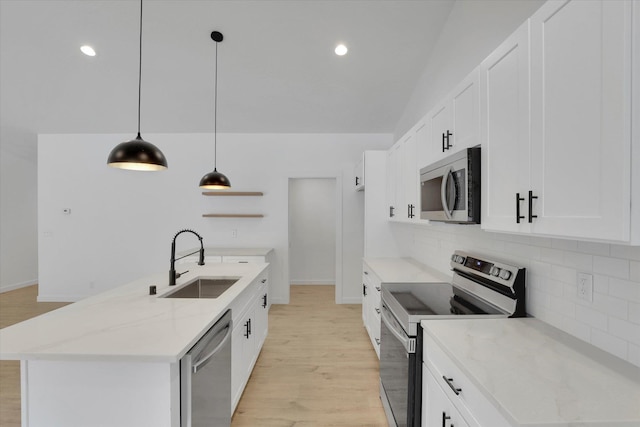 415 S Mckee St, Spokane Valley, WA 99016 - kitchen with stainless steel appliances, a sink, backsplash, light wood-type flooring, and white cabinetry