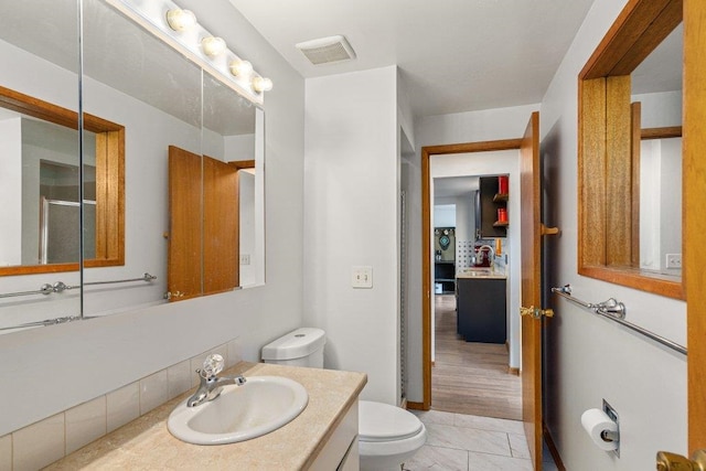 3225 E 16th Ave, Spokane, WA 99223 - full bath featuring toilet and vanity