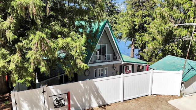 491 Eastshore Rd, Newport, WA 99156 - view of front facade with a balcony