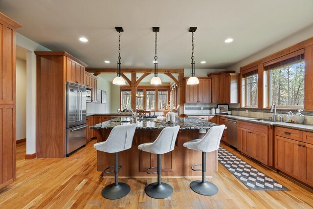 1122 E Hangman Ln, Spokane, WA 99224 - kitchen featuring appliances with stainless steel finishes, a sink, a center island with sink, recessed lighting, and backsplash
