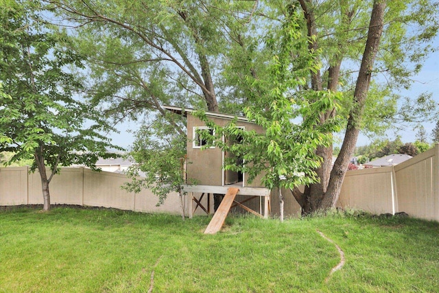 903 E Harding Ct, Spokane, WA 99218 - view of yard with an outbuilding