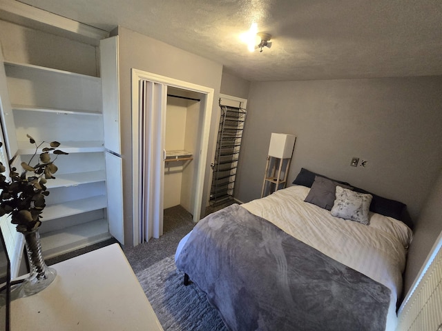 1117 E Garland Ave, Spokane, WA 99207 - carpeted bedroom featuring a closet and a textured ceiling