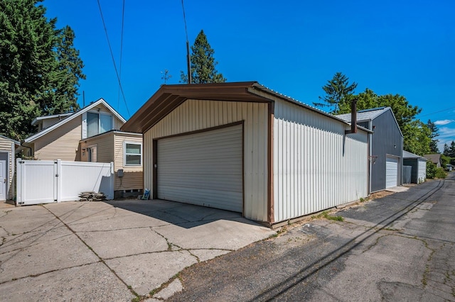 934 E 38th Ave, Spokane, WA 99203 - detached garage with a gate