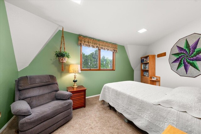 1470 State Route 174th Rte, Grand Coulee, WA 99133 - carpeted bedroom featuring vaulted ceiling and baseboards