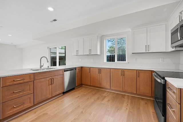 101 S W St, Chewelah, WA 99109 - kitchen featuring stainless steel appliances, a sink, light wood-style floors, healthy amount of natural light, and recessed lighting
