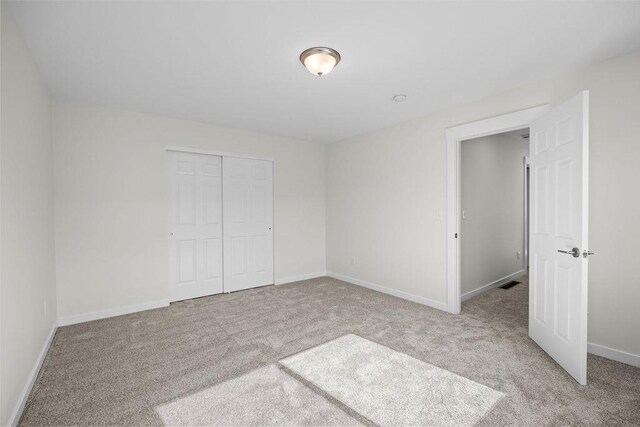 101 S W St, Chewelah, WA 99109 - unfurnished bedroom with carpet floors, a closet, and baseboards
