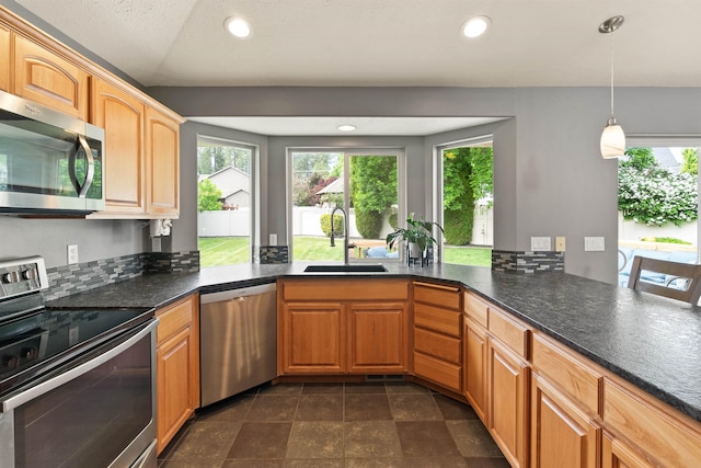 1212 S Drummond Rd, Greenacres, WA 99016 - kitchen with appliances with stainless steel finishes, a sink, healthy amount of natural light, hanging light fixtures, and recessed lighting