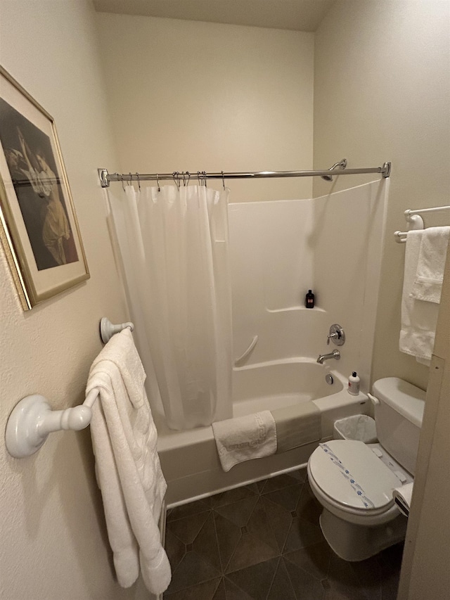 1702 W Dean Ave, Spokane, WA 99201 - bathroom with shower / tub combo and toilet