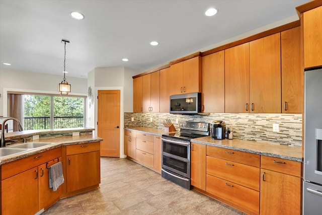 15415 E Timbercrest Ln, Mead, WA 99021 - kitchen featuring appliances with stainless steel finishes, a sink, backsplash, decorative light fixtures, and recessed lighting
