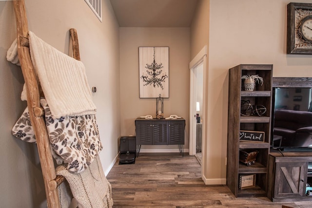 3414 N Lee St, Spokane, WA 99207 - hallway featuring wood finished floors and baseboards