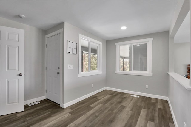 8428 N Susan Ct, Spokane, WA 99208 - entrance foyer featuring baseboards, dark wood-style floors, and recessed lighting