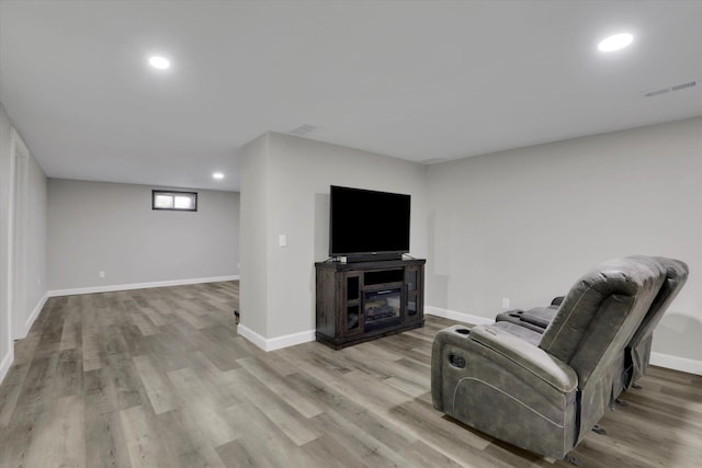 8428 N Susan Ct, Spokane, WA 99208 - sitting room featuring wood finished floors, baseboards, and recessed lighting