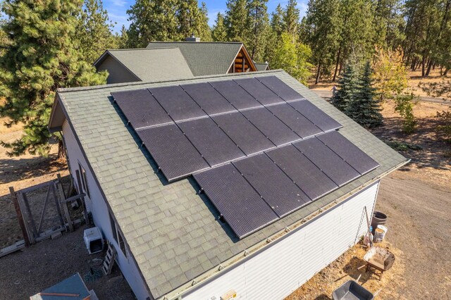 1328 E Smythe Rd, Spangle, WA 99031 - exterior view of a shingled roof